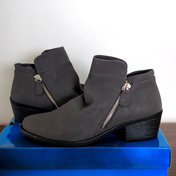 Easy Street Gusto Ankle Boots - Picture 1 of 2